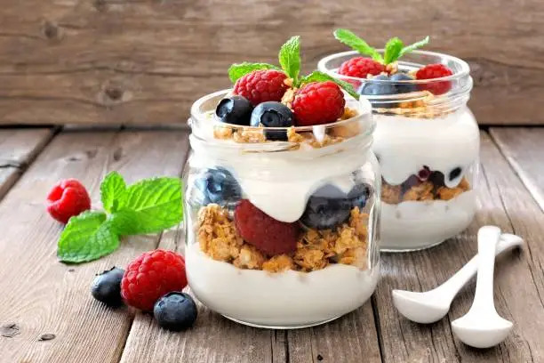 10 Quick and Healthy Breakfast Recipes to Kickstart Your Day greek yogurt parfait