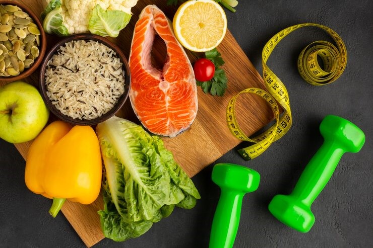 how a balanced diet supports fitness goals